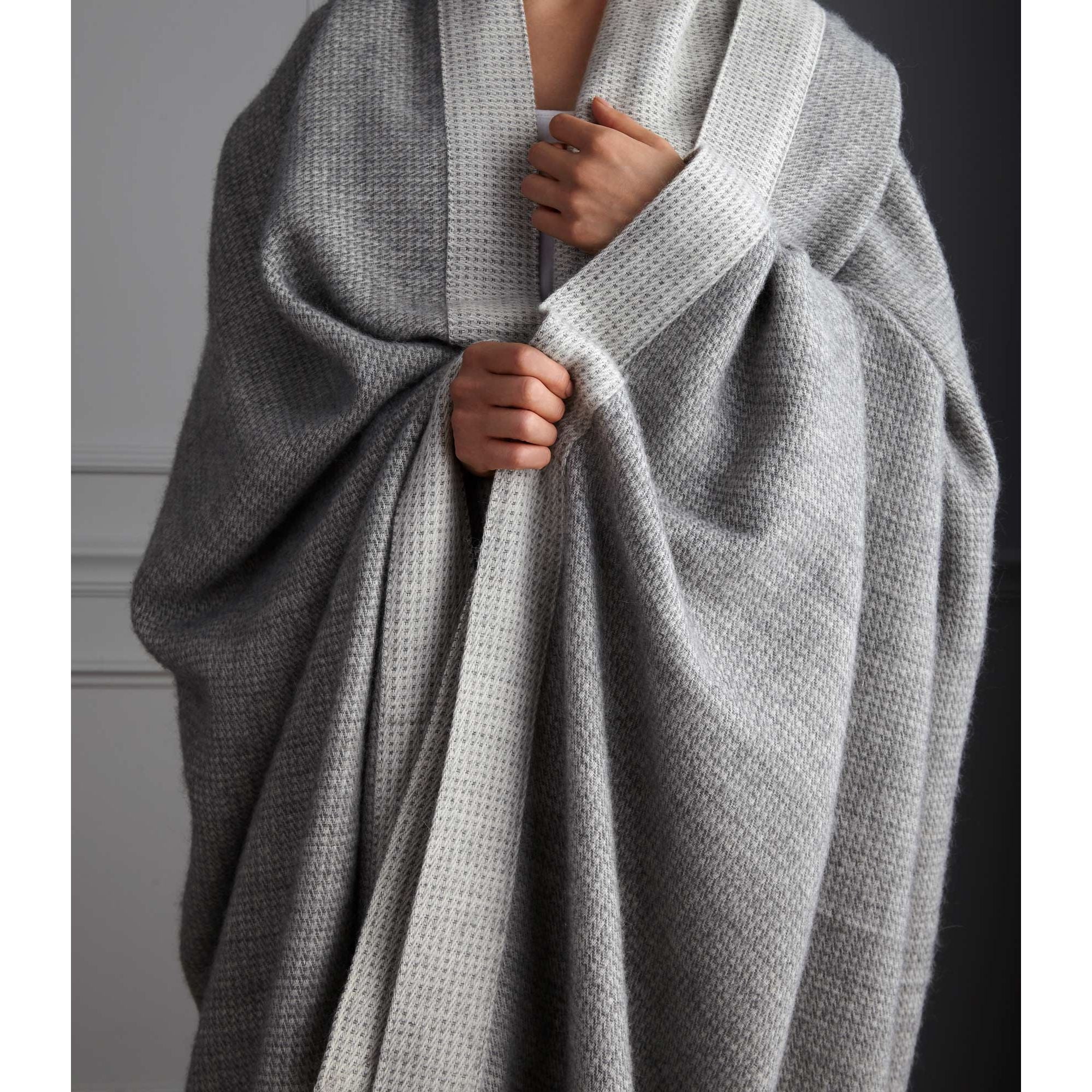 Peacock Alley AGL -K FLI Angelo White