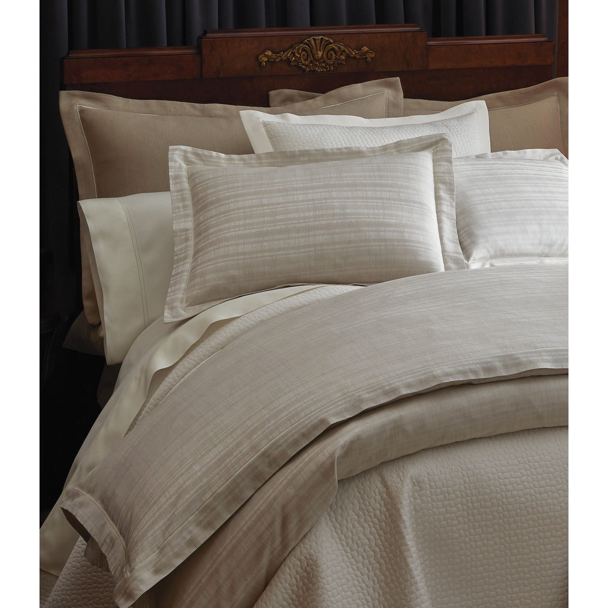 Peacock Alley BIA -OQ AZU Biagio White