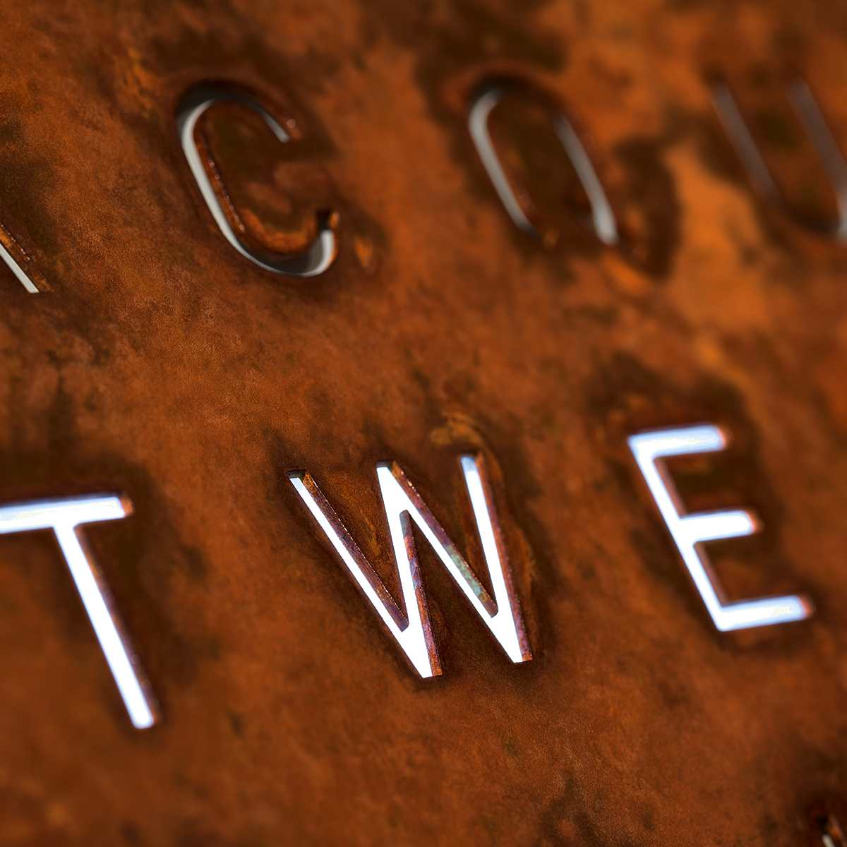 QLOCKTWO QT4RT QLOCKTWO EARTH 45 Creator's Edition Rust