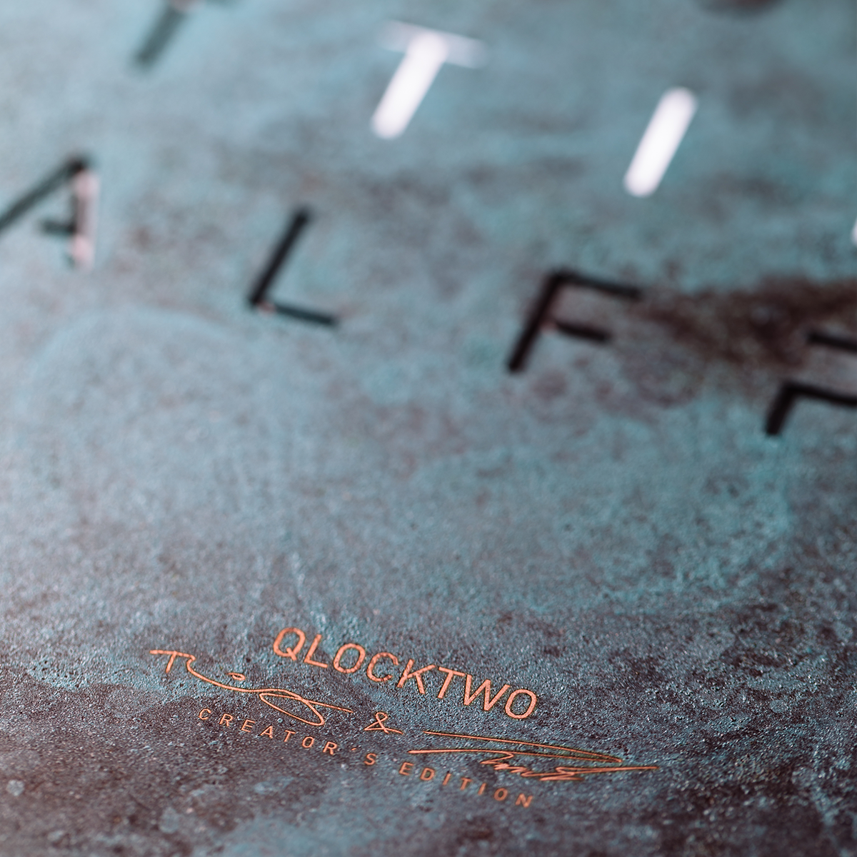 QLOCKTWO QT4VICO QLOCKTWO EARTH 45 Creator's Edition Vintage Copper