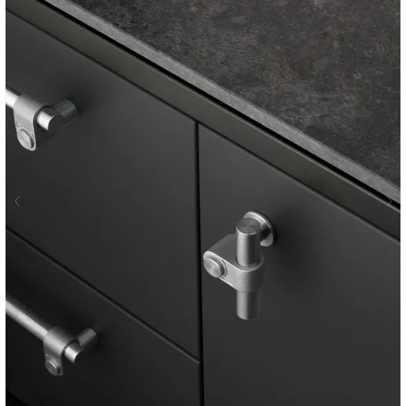 Buster + Punch - T-Bar - Cast - UTB-071256 | The Rug District