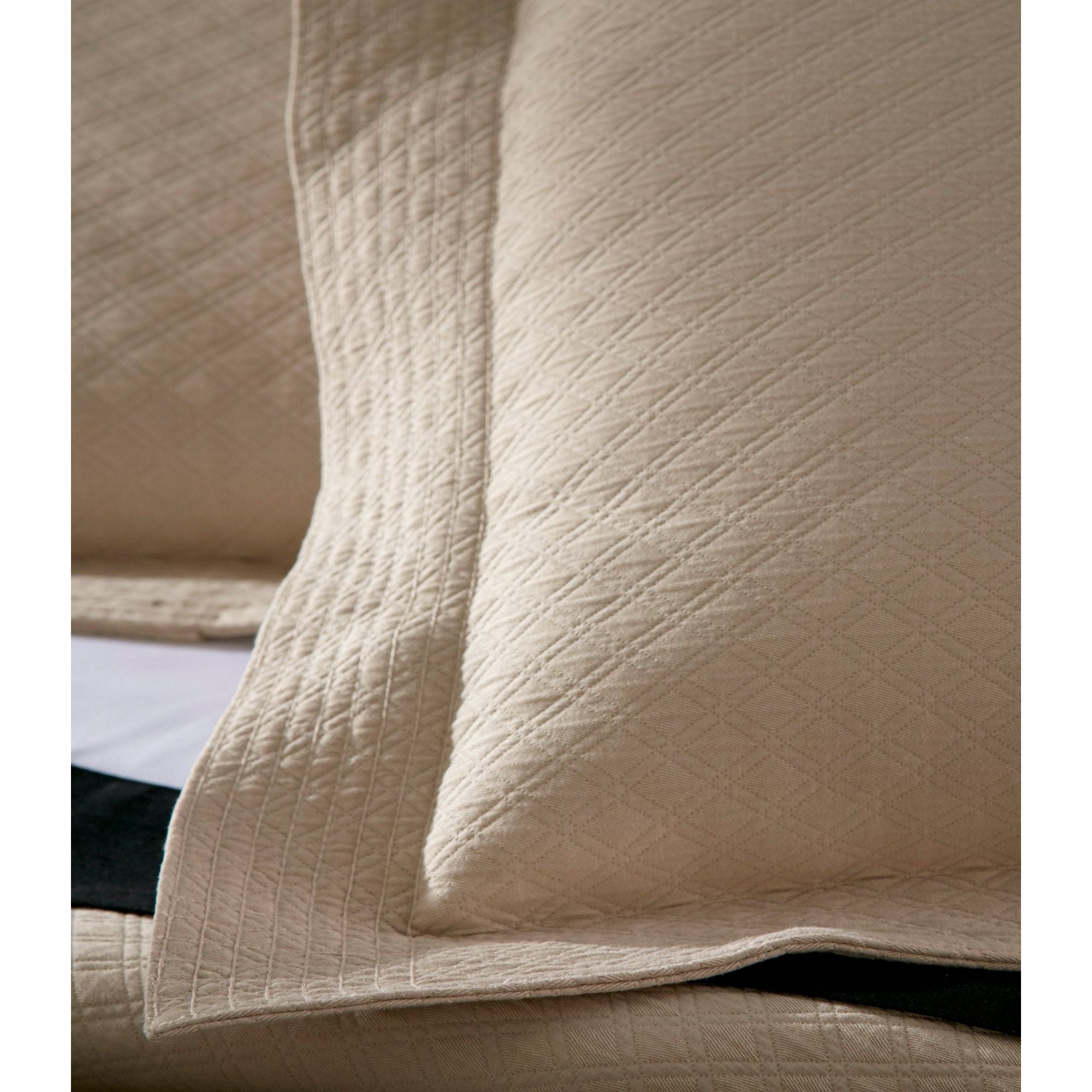 Peacock Alley ALY -3R NAT  Alyssa White