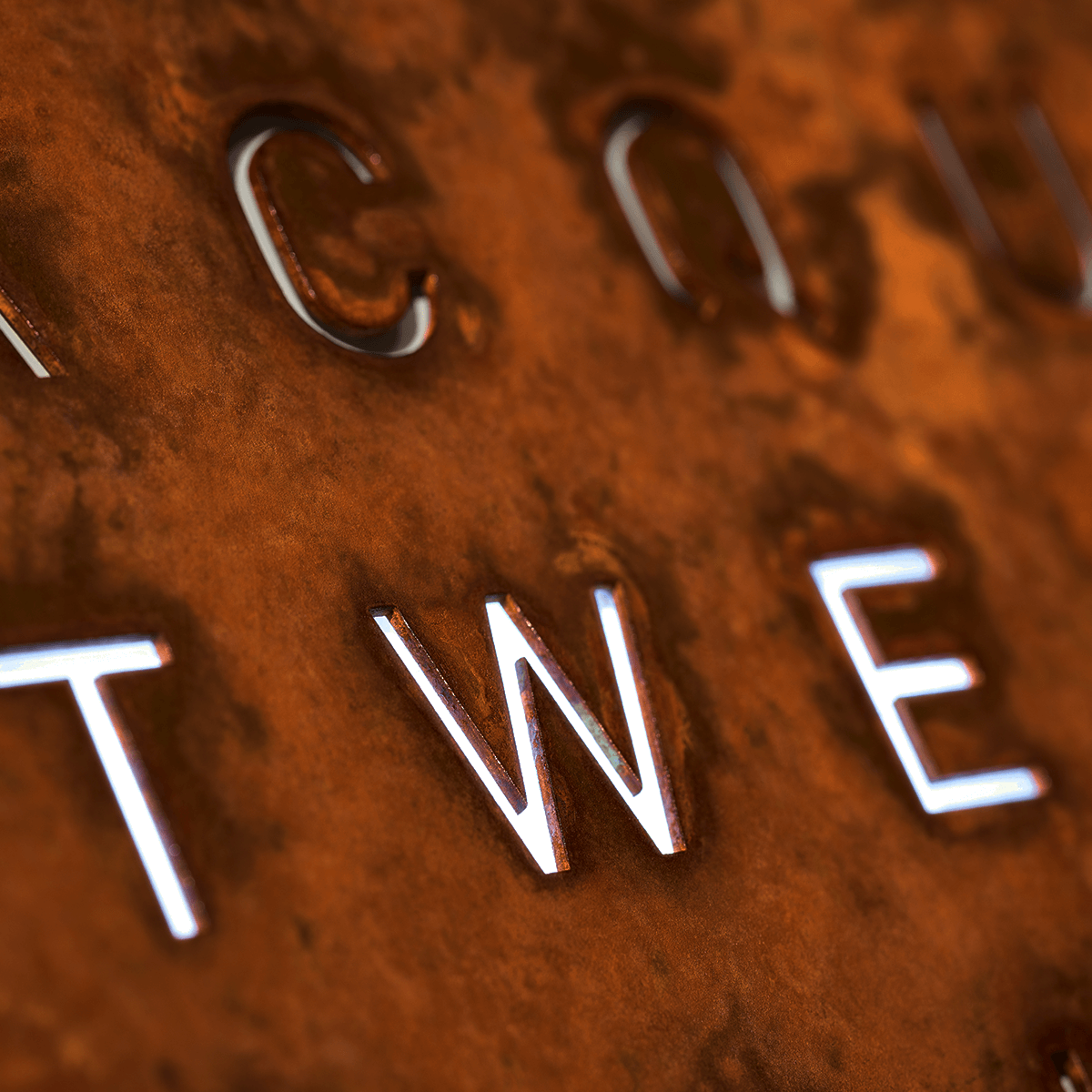 QLOCKTWO LG4RT QLOCKTWO EARTH 90 Creator's Edition Rust