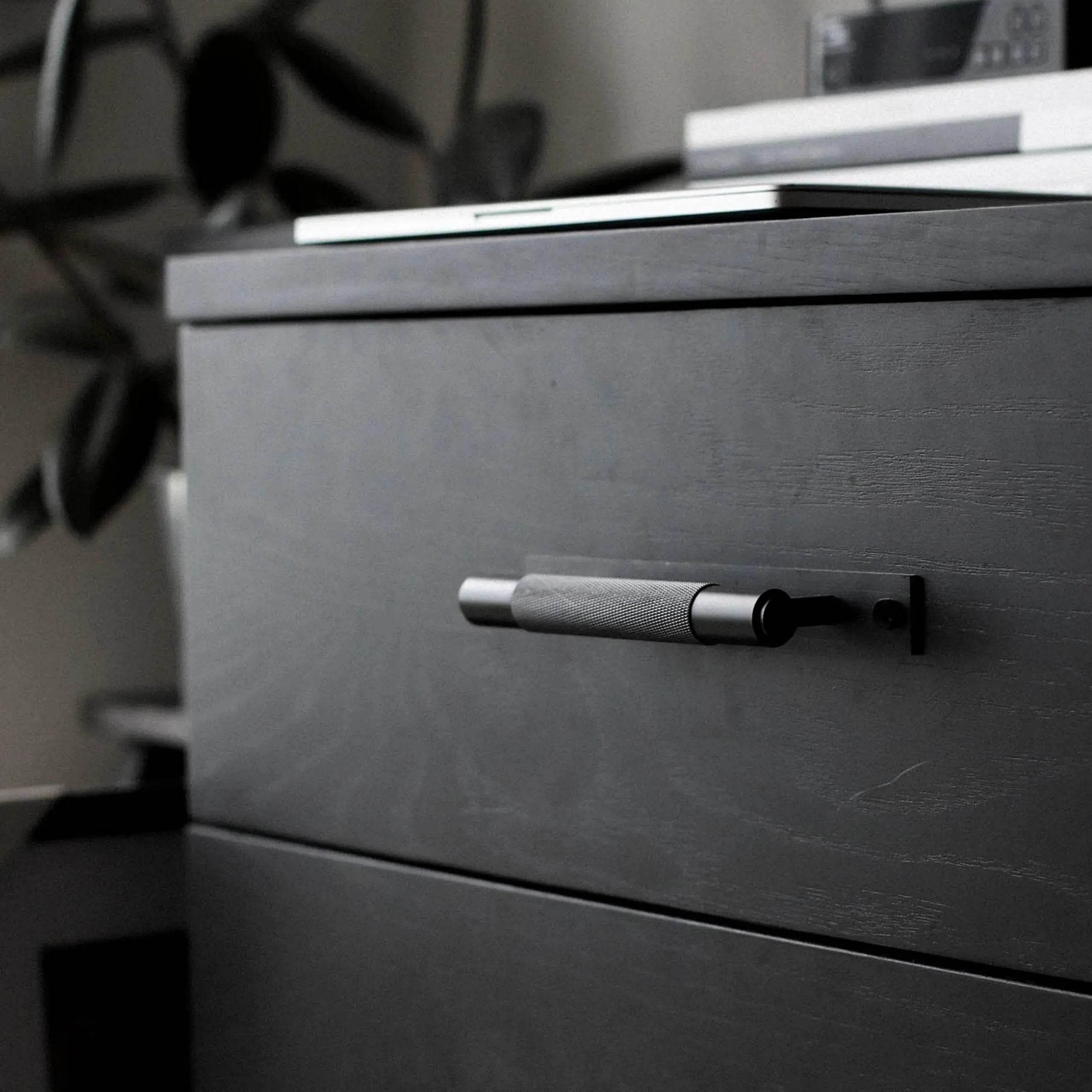 Buster + Punch - Pull Bar - Linear - NPB-02343 | The Rug District